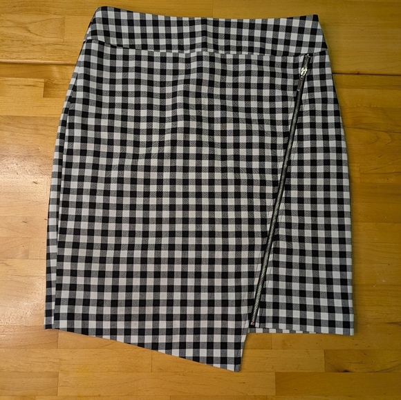 Le Chateau Asymmetrical Check Pencil Skirt Size 2 - Picture 2 of 7